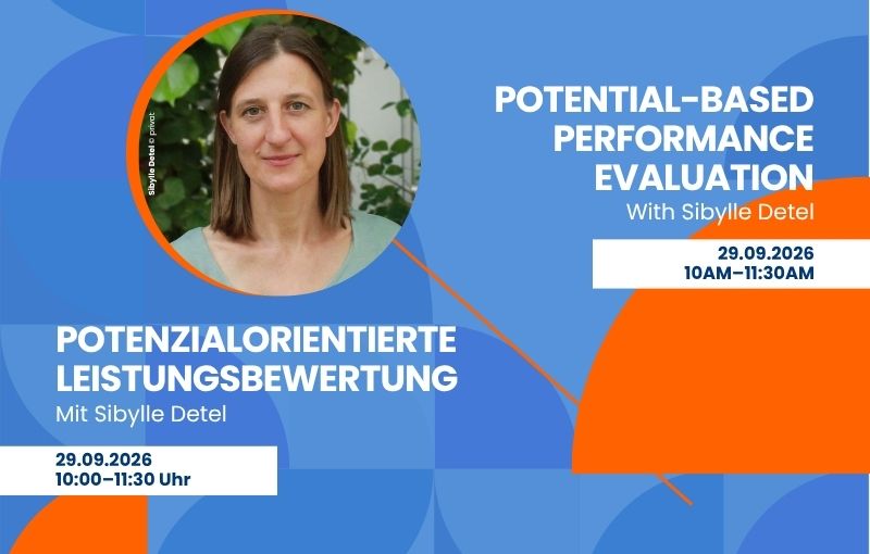 Textgrafik mit dem Titel 'Potenzialorientierte Leistungsbewertung mit Sibylle Detel' und dem Untertitel '29.09.2026 10:00-11:30 Uhr', Portrait von Sibylle Detel, blauer Hintergrund mit Formen